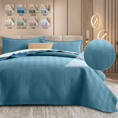 Lightweight All-Season Reversible Quilt Set with Pillow Shams
