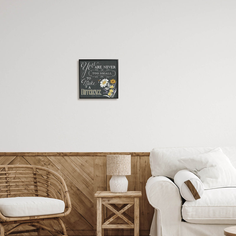 «Never Too Small Make A Différence Florals», estampe numérique par Deb Strain, Giclée encadrée noir minuit