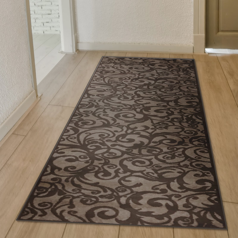 Tapis brun à motif floral Aashild, Tapis de couloir : 2 pi 2 po x 7 pi 7 po