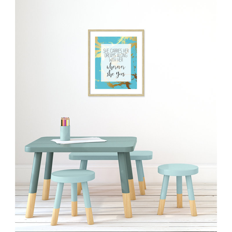 «Whereever she goes», art encadré, H 25,5 po x l 21,5 po x P 1,19 po, Encadré de boîte champagne clair