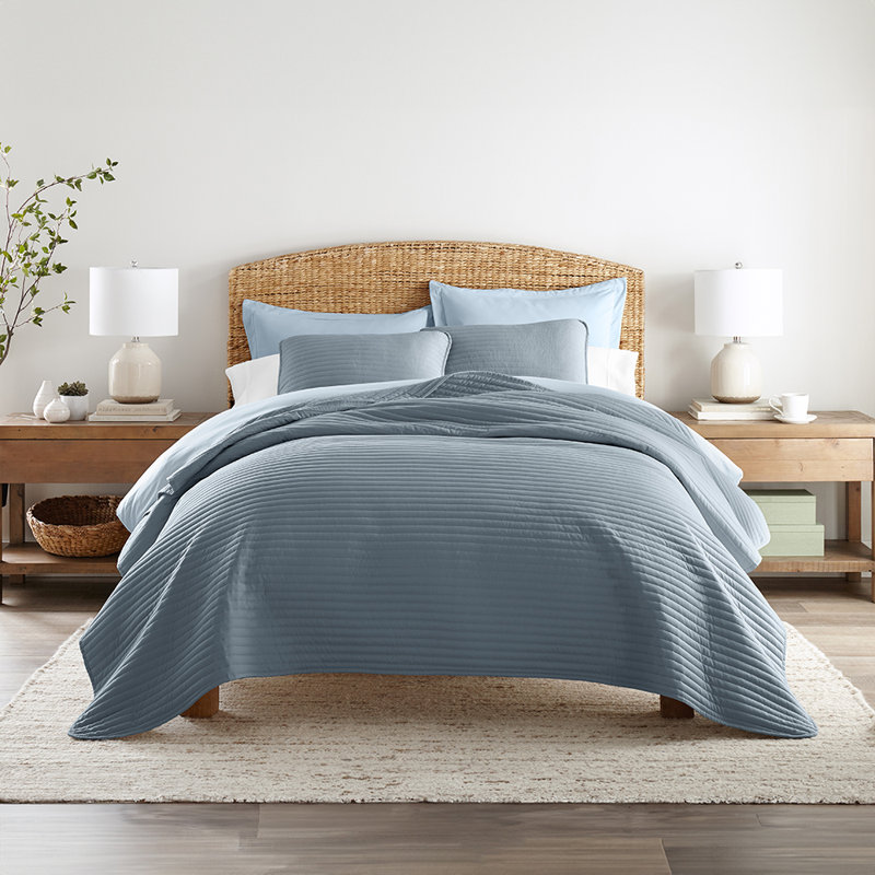 Ensemble de courtepointe légère à rayures avec coutures décoratives Becky Cameron, Bleu gris