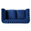 En velours bleu marine pour une assise relaxante, ornée de clous décoratifs et d'un rembourrage profond.