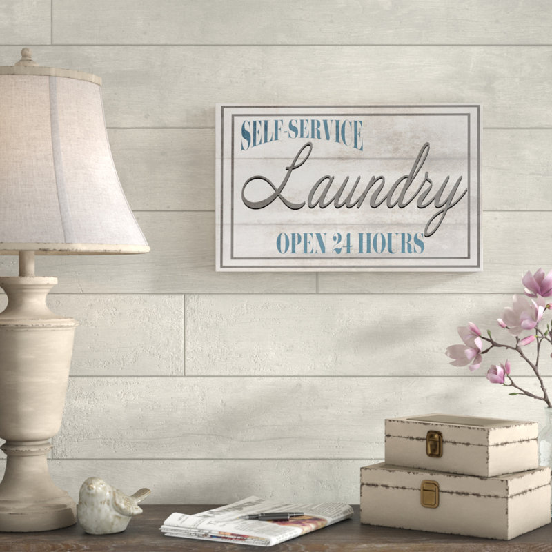 «Kincannon Mudroom Laundry» par Lightboxjour - reproduction d'art textuel sur toile tendue, H 16 po x l 24 po x p 2 po