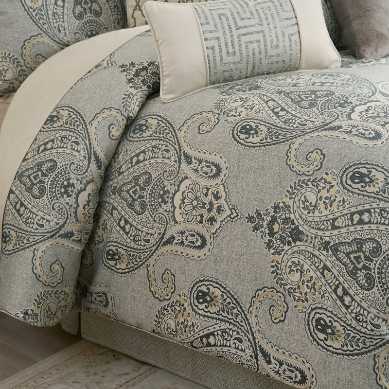 Brosna 4 Piece King Comforter Set, Queen Comforter + 2 Standard Shams