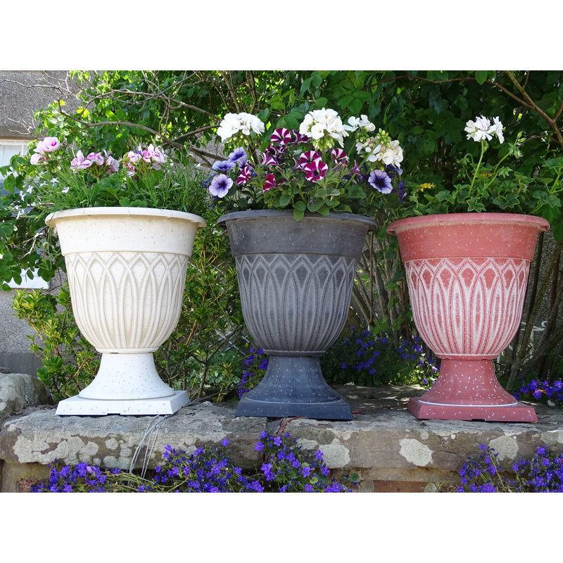 Valdivia Urn Planter