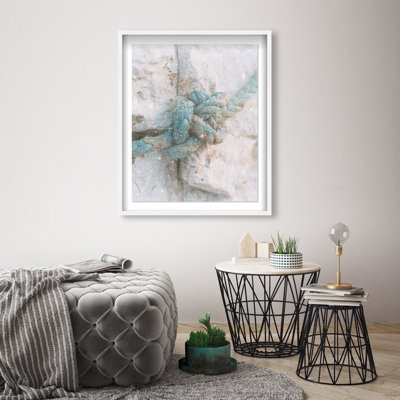 Stone Grip I Shadowbox Imprimé Nautique et Plage avec Foyer Diamant par Oliver Gal