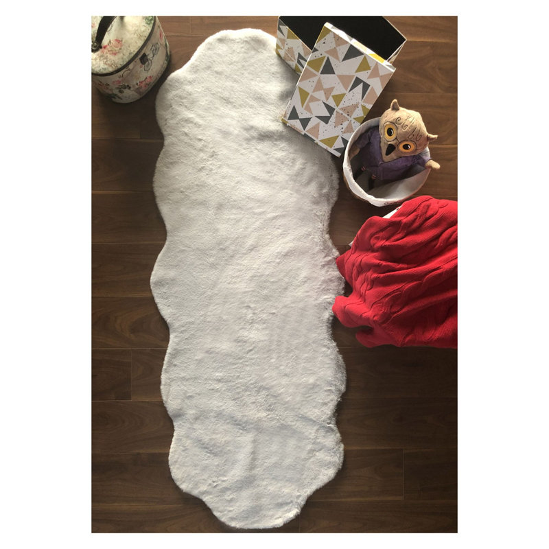 Tapis blanc en polyester tissé à la machine 2 pi 4 po x 5 pi 11 po Ottoser
