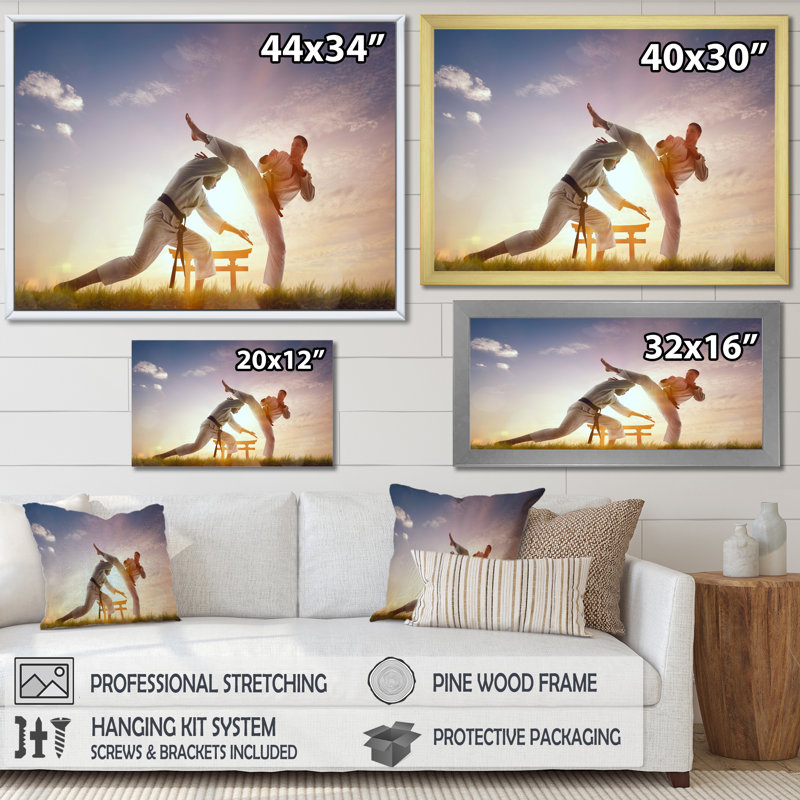 Fighting Karate Fighters Outdoor - reproduction d'art sur toile, Cadre simple noir, H 34 po x l 44 po x P 1,5 po