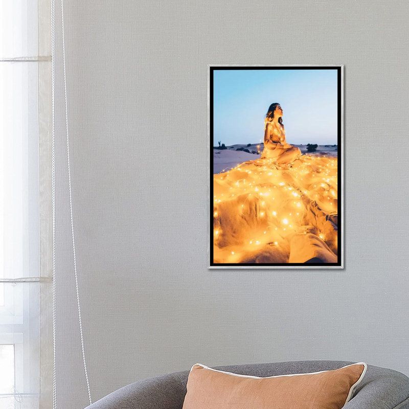 Reproduction de photo « Desert Star » par Hobopeeba, Toile avec cadre argenté, Pas de tapis, H 26 po x l 18 po x 1,5 po