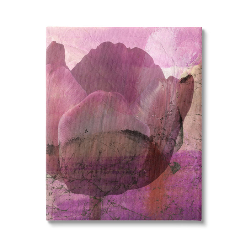 Abstrait rose tulipe vieilli, collage sur toile flottante par Michelle Oppenheimer, H 40 po x l 30 po x P 1,5 po