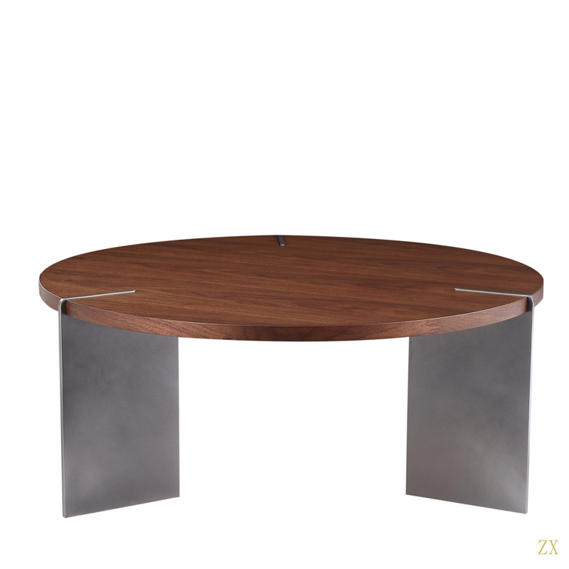 Table basse ronde en bois de noyer et pieds en métal noir