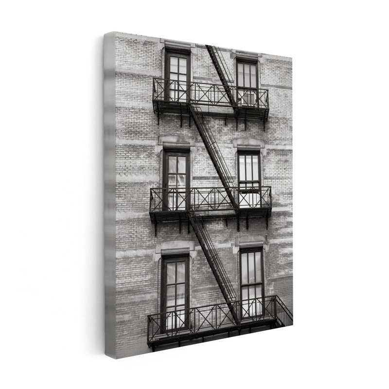 Escalier sur le bâtiment de Manhattan, 24"H x 32"W, Canvas, Unframed