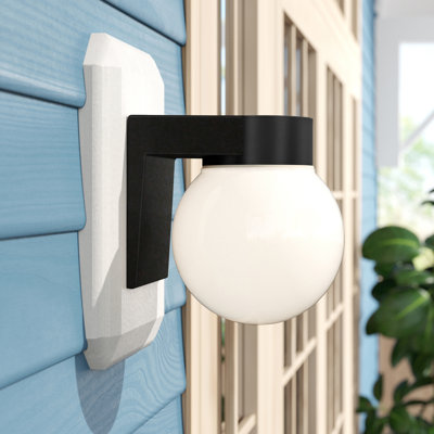 Lanterne murale d'extérieur en verre givré à 1 ampoule Akerah H 7,25 po