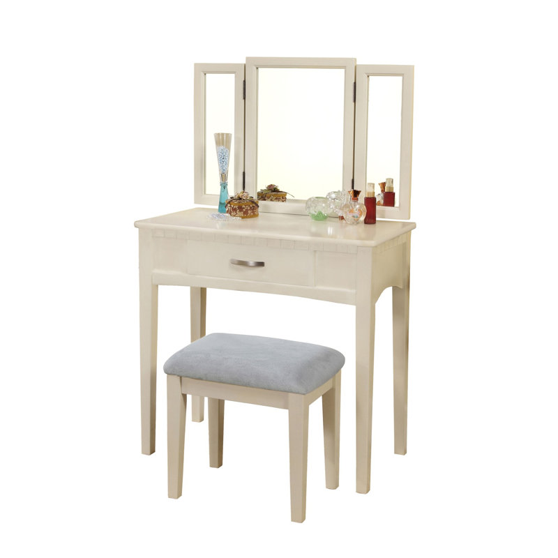 Coiffeuse Idesha, Blanc