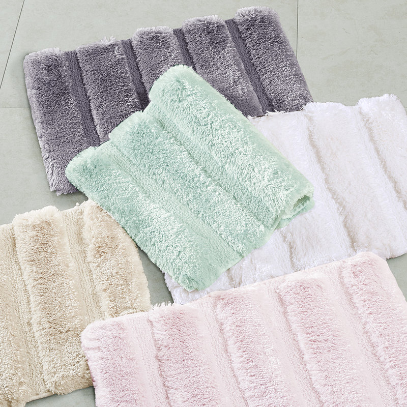 Tapis pour salle de bain l 21 po x L 34 po, 100%, motif rayé, envers antidérapant 21 po x 34 po, rayé, décoloré, teinté antidérapant, lavage en machine