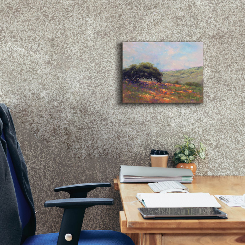 «Poppy Hill» par Alice Weil, art mural sur toile, H 12 po x l 16 po x P 0,75 po