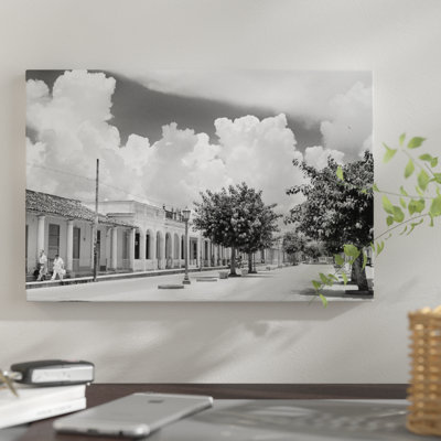 «1950s Street Scene with Trees in the Central Boulevard of Pinar Del Rio Pinar Del Rio Province Cuba», reproduction de photo sur toile tendue