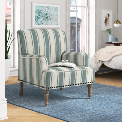 Fauteuil arqué avec pieds en bois massif et garniture cloutée