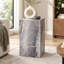 Table d'appoint moderne en bois aggloméré texturé gris pour votre espace de vie