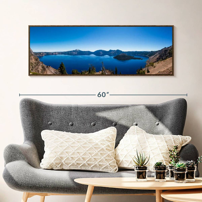 Horizon bleu du lac de cratère, 46" X 16", Cadre flottant noyer