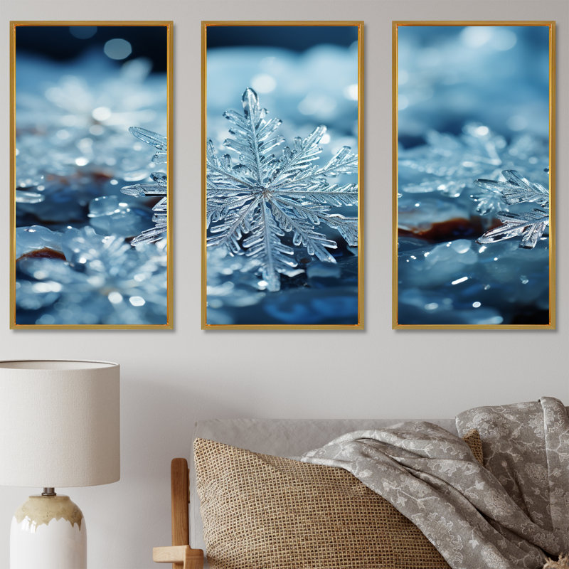 «Sunrise Snowflake Tranquility V - Winter Landscape», art mural, Cadre flottant doré, H 40 po x l 61 po x P 1 po