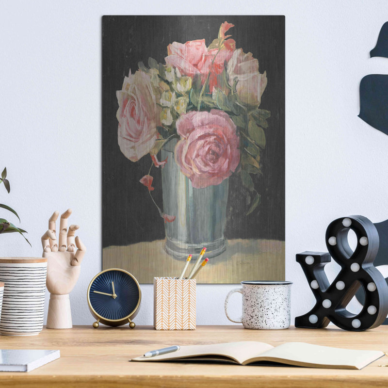 «Silver Vase II On Black» par Carol Rowan, H 16 po x l 12 po 