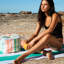 Sunnylife: Sac isotherme léger Utopia - Rayures multi-pastel - 8 gallons, isole chaud-froid jusqu'à 3 heures, boissons alimentaires, sangles d'épaule, plage, piscine, plein air, fête