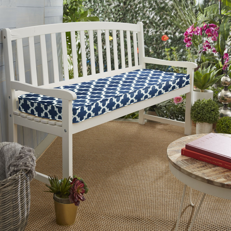 Coussin de siège d'extérieur élégant Shivers, l 48 po x P 19 po, Festonné rouge