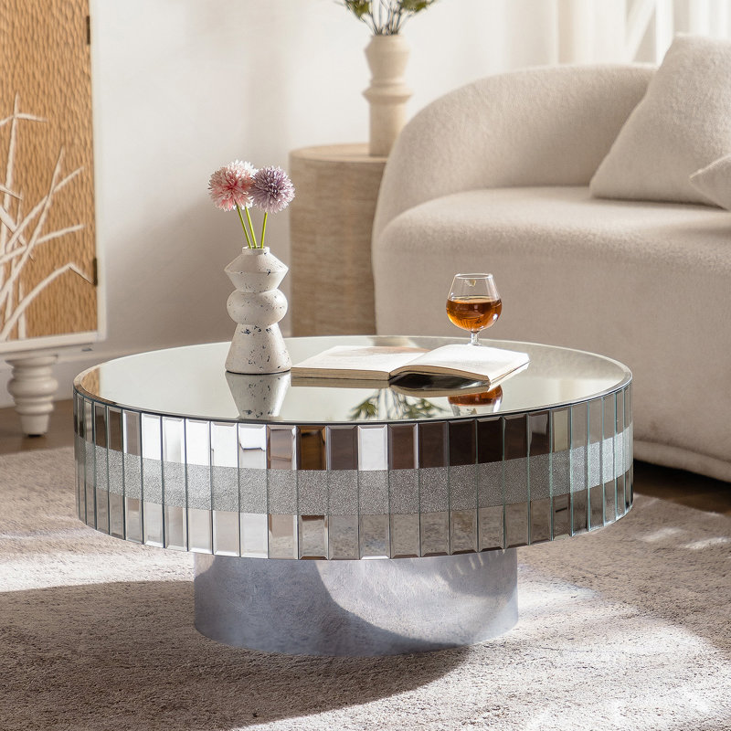 Table basse luxueuse à miroir rond pour ajouter du glamour au décor de votre salon.