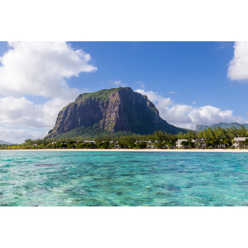Le Morne Brabant, île Maurice - Photographie sur toile tendue, H 12 po x l 18 po