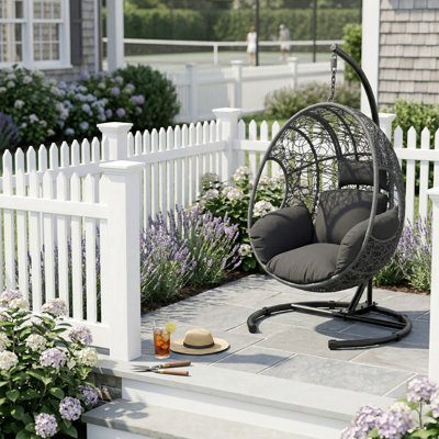 42 très larges fauteuils suspendus en U avec base en U, balançoire de patio d'une capacité de 400 lb avec coussin de 8 pouces, rotin PE résistant aux intempéries et housse imperméable pour le jardin extérieur, utilisation sur un balcon