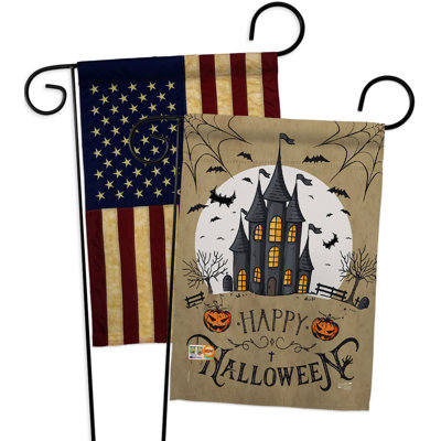 Drapeau de jardin d'Halloween en polyester 19 x 13 po Castle