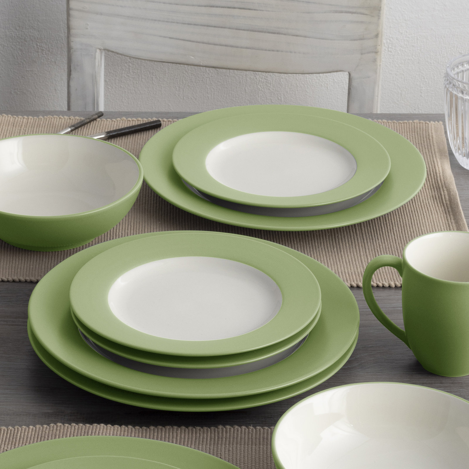 Noritake Colorwave 16-Piece Rim Dinnerware Set, Service for 4, Apple