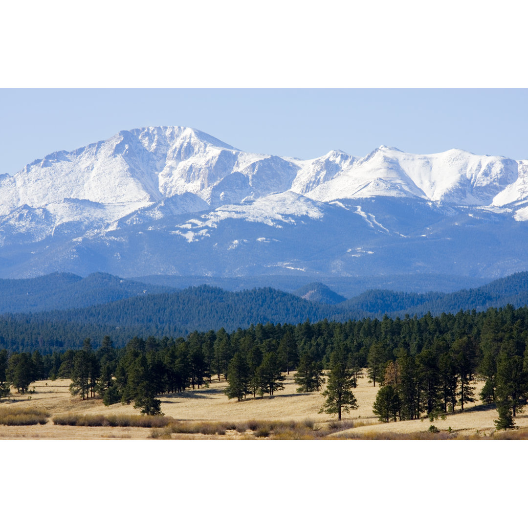 Verschneiter Pikes Peak von SWKrullImaging - Leinwandbild