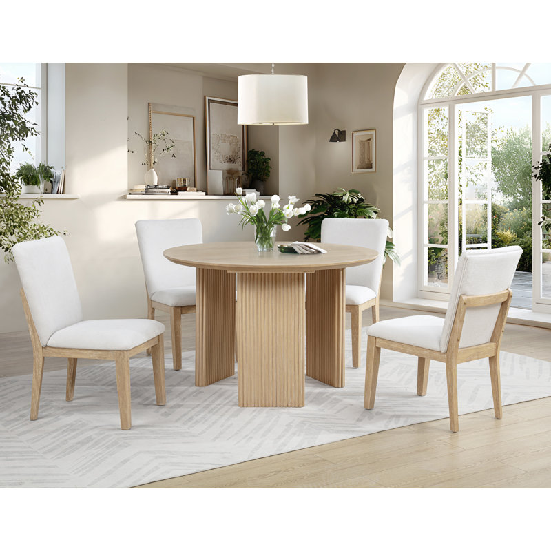 Norlina Taylors 46" Round With Fluted Base Dining Table, Brown
