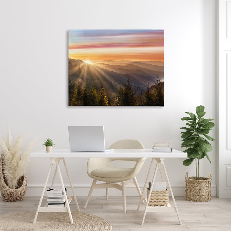 «Sunrise Through Mountain Forest Skyline», art mural par Danita Delimont, H 36 po x l 48 po