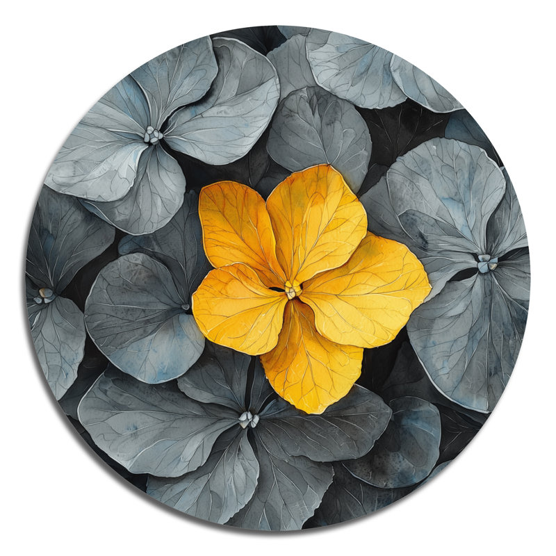 Pétales d'hortensia gris avec décor jaune II - hydrangées, art mural rond en métal, H 23 po x l 23 po