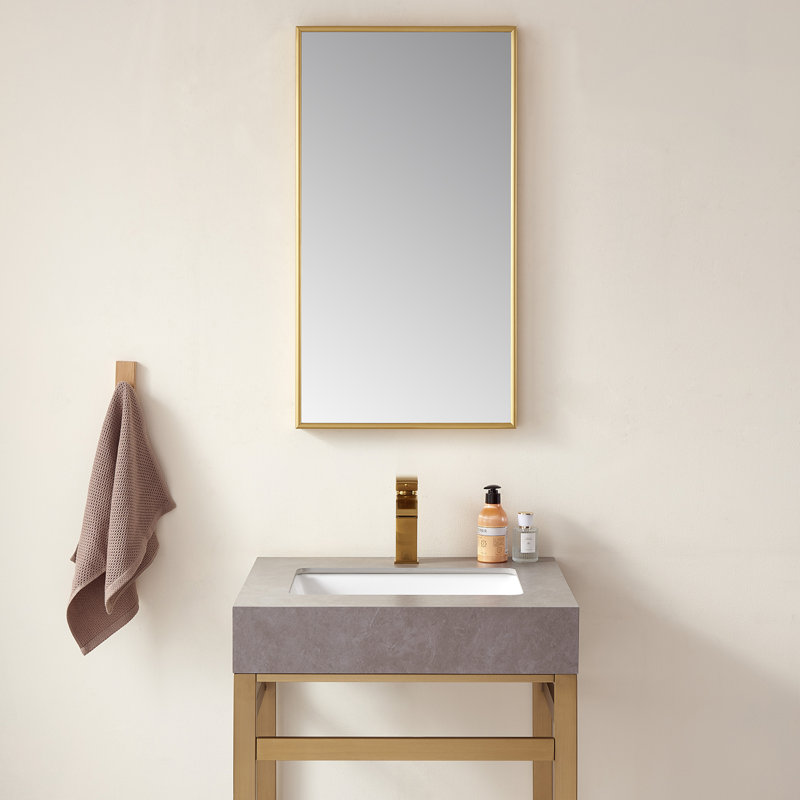 Miroir de salle de bain mural / en métal Wallace, 32 po x 17,7 po, Or brossé