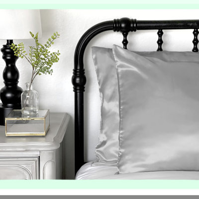 Silky HairGuard Pillowcase Set - 2Pcs Queen Size Covers for Hair Protection, Luxury Pillowcases with Envelope Closure