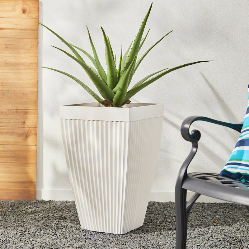 Boîte à fleurs en plastique Genecis, Blanc, H 22,75 po x l 14 po x P 14 po
