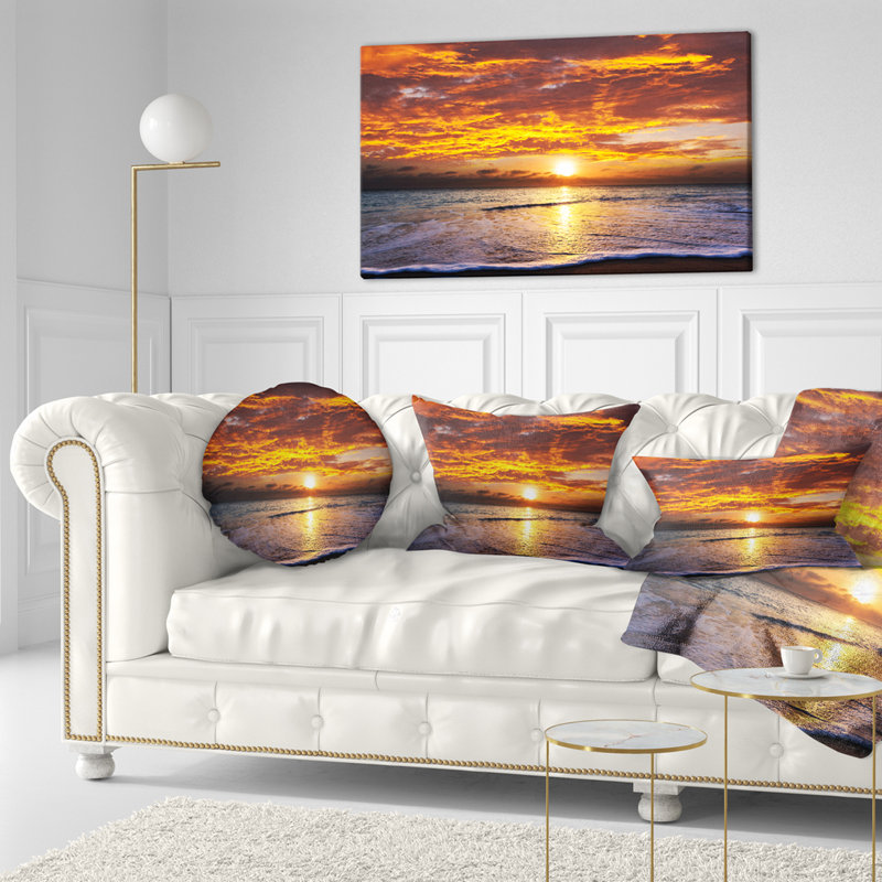 Coussin de plage moderne coucher de soleil au-dessus de vagues, Rectangle 12" x 20"