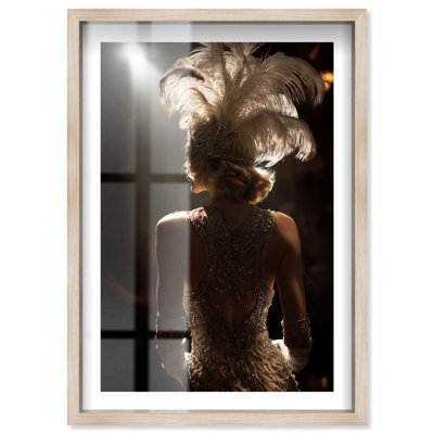 «Burlesque Beauty III Shadowbox», art mural glam par Notoriart, cadre blond, 20 x 30