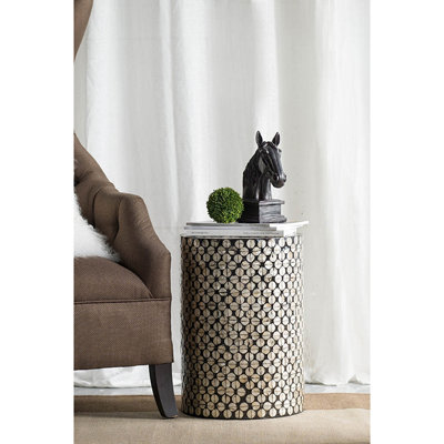 Tabouret de table cylindrique d'appoint, noir et doré, convenant aux thèmes côtiers, tabouret de coquille moderne 14 x 20 pouces noir / or, côté pour le décor du salon, 14 x 14 x 20
