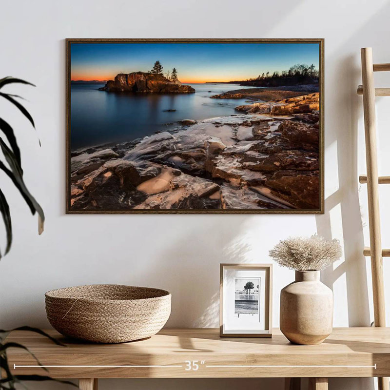 Lac Supérieur au crépuscule, 25 po x 17 po, Cadre flottant noyer