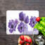 Verre mauve à motif floral abstrait, idéal pour une décoration intérieure élégante et pour servir-114446865
