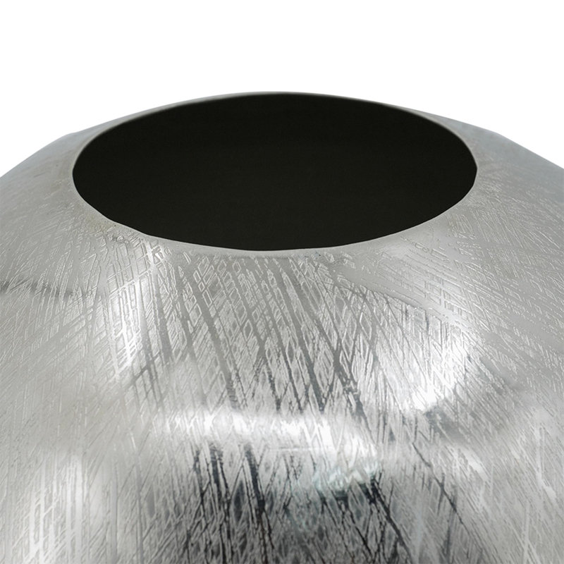 Vase élégant en aluminium à stries argentées, léger et durable pour un décor moderne, H 13 po x l 10,5 po x P 10,5 po