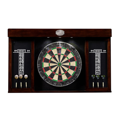 Jeu de fléchettes et armoire avec fléchettes