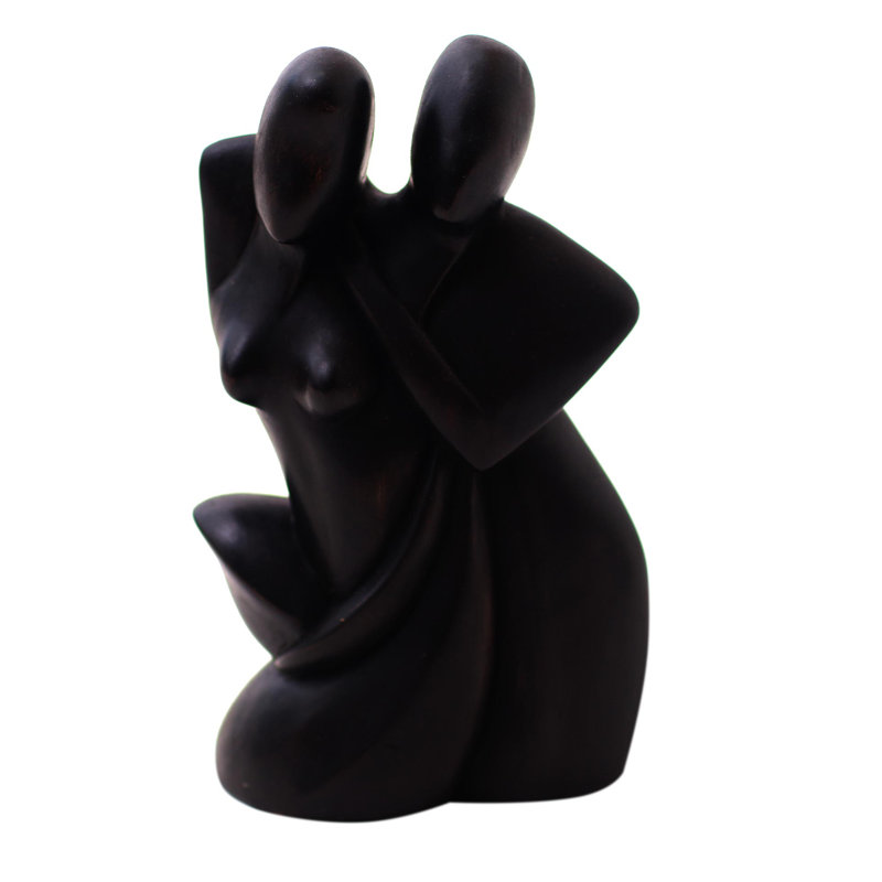 Sculpture en bois a couple en love
