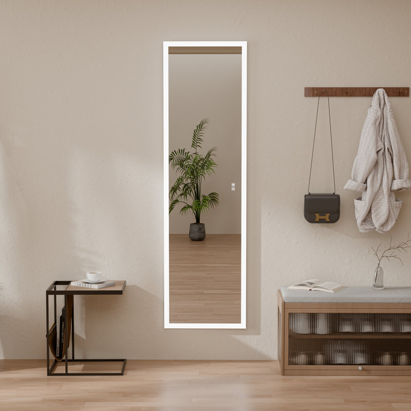 Armoire à pharmacie à miroir pleine longueur de 70 po de hauteur à DEL avec éclairage avant / arrière, température de 3 couleurs, prises USB et prises, porte réversible, cadre en aluminium