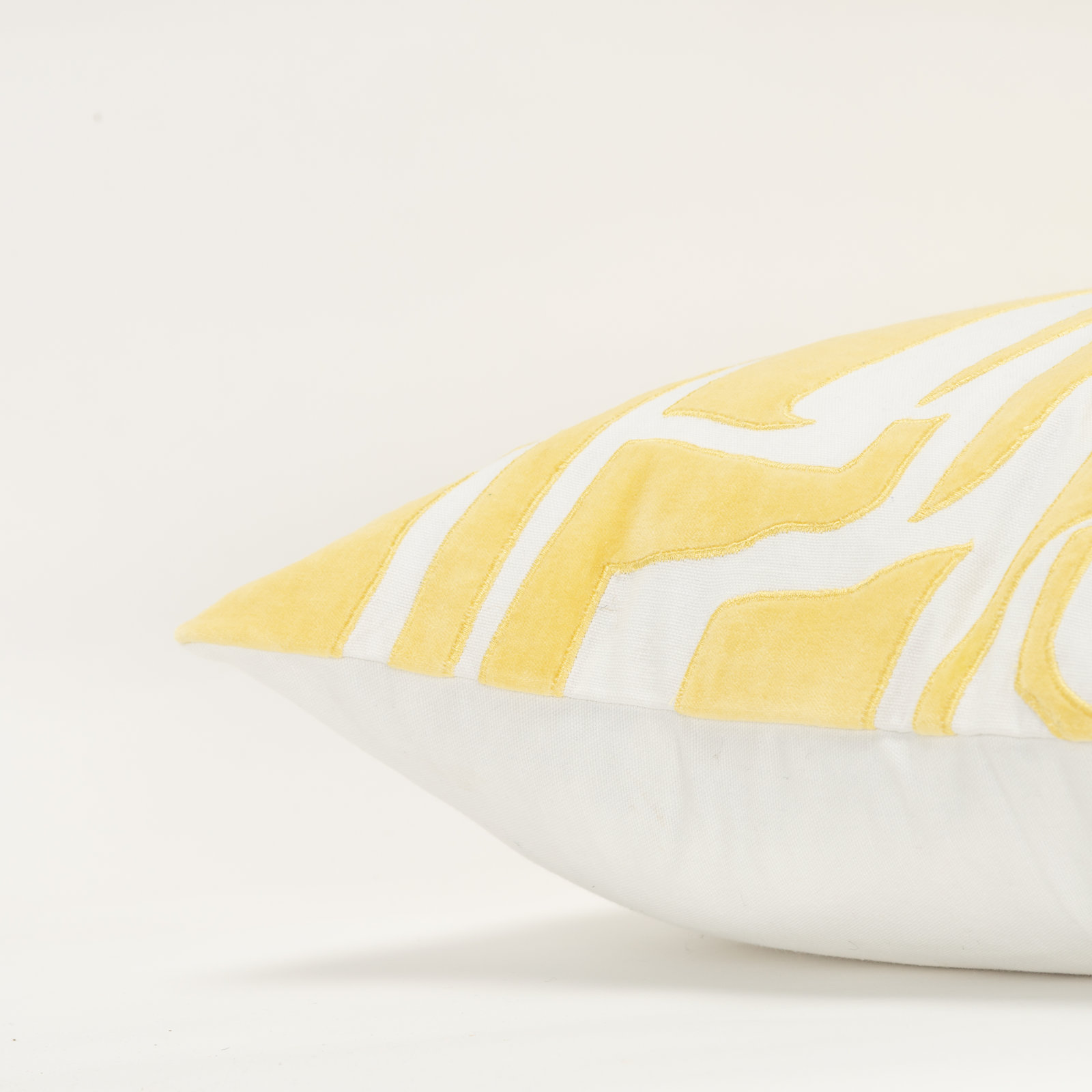 Haslet 20" x 20" Cotton Throw Pillow, Ivory/Yellow
